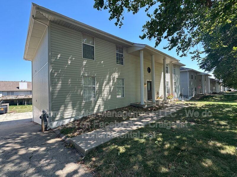 211 Nw Barr Rd #C - Photo 2 of 31