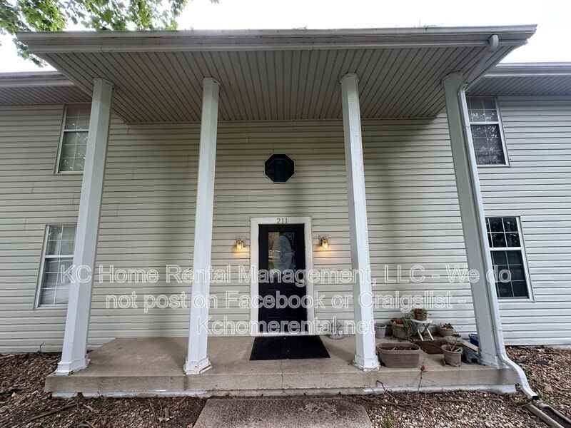 211 Nw Barr Rd #C - Photo 3 of 31