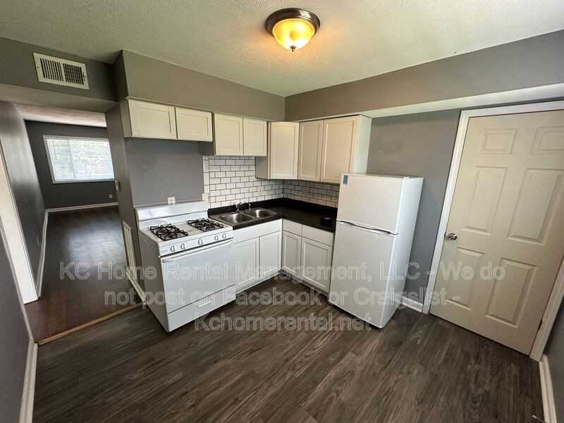 3124 N 55th St #B - Photo 4 of 28
