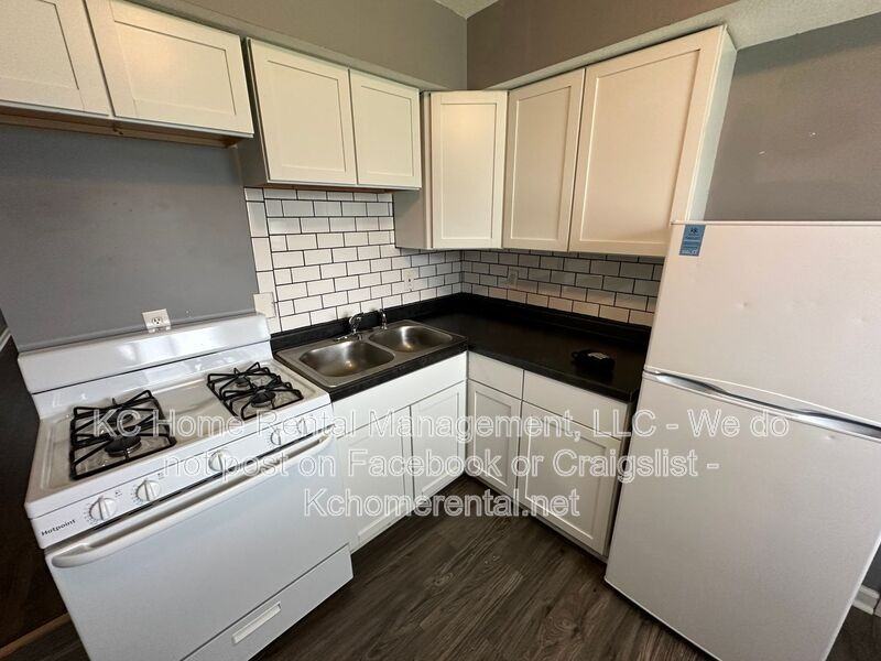 3124 N 55th St #B - Photo 5 of 28