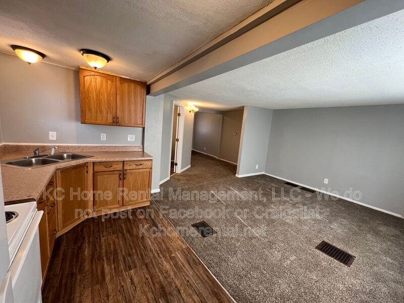 10201 E 31st St S #C - Photo 4 of 21