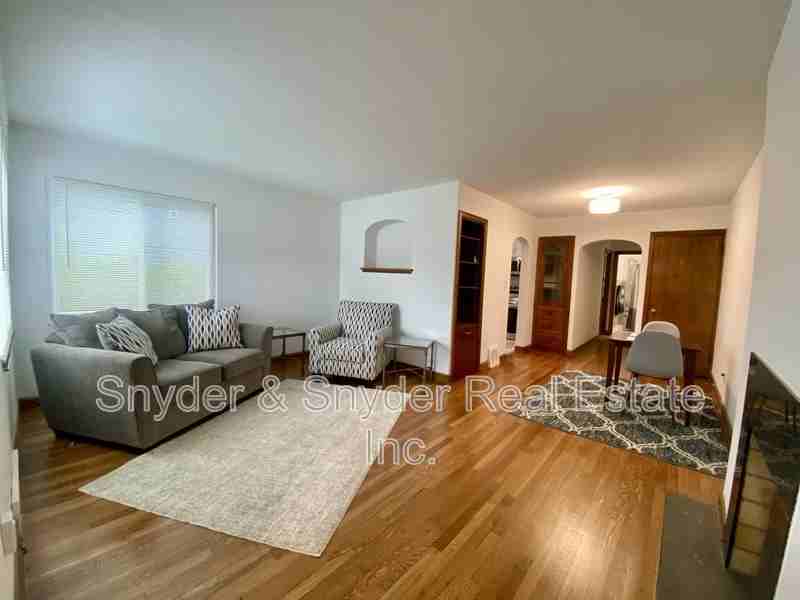 1093 N Main St - Photo 2 of 16