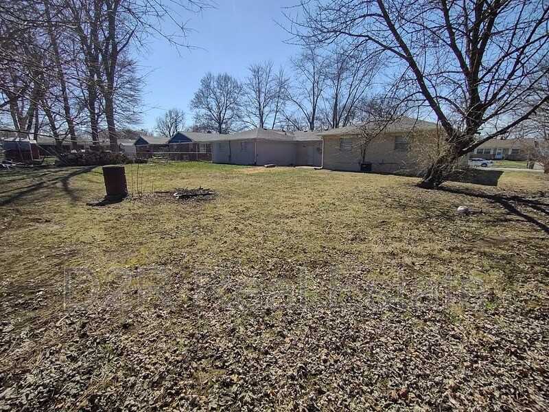7819 Southfield Dr - Photo 4 of 29