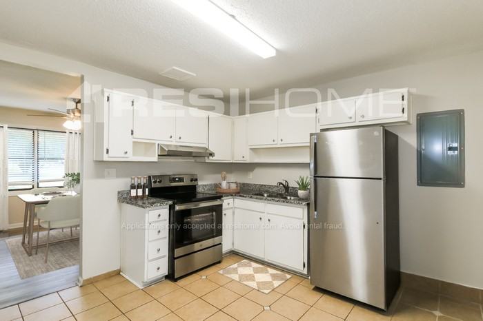 8154 Huntington Dr - Photo 2 of 15