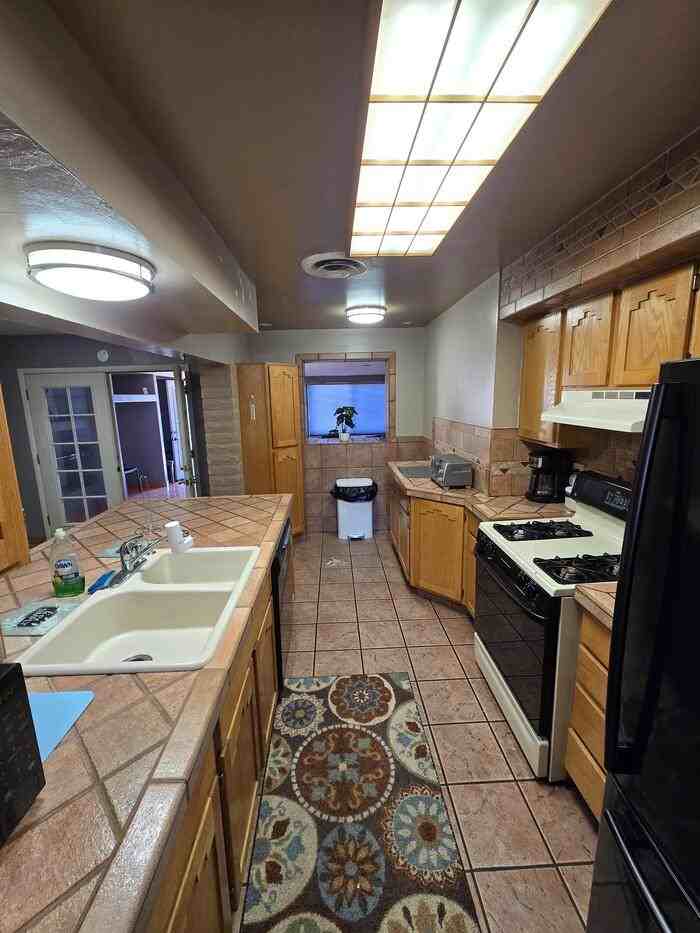 6272 E 26th St #1 - Photo 2 of 34