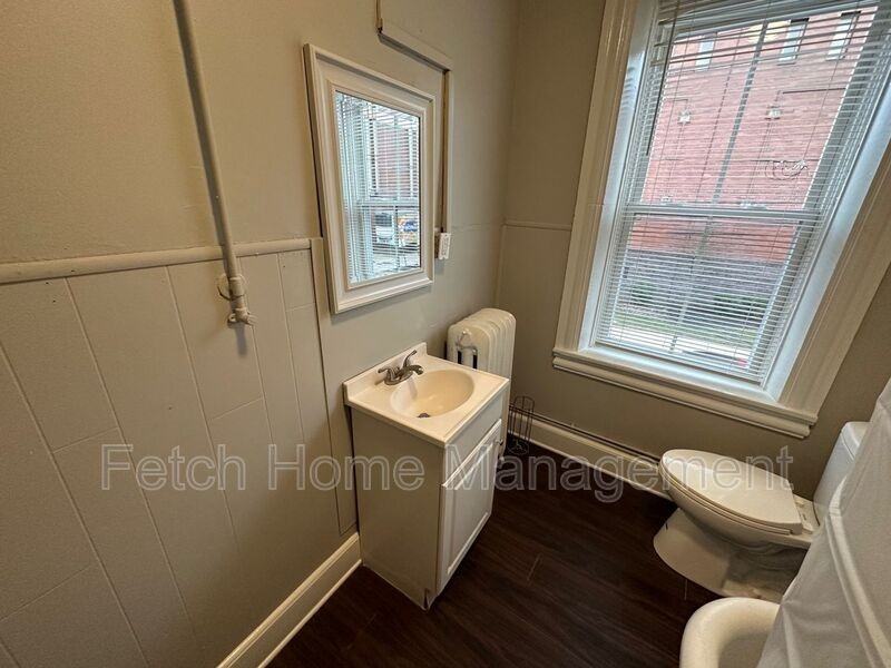 633 Manor St #2 - Photo 3 of 13
