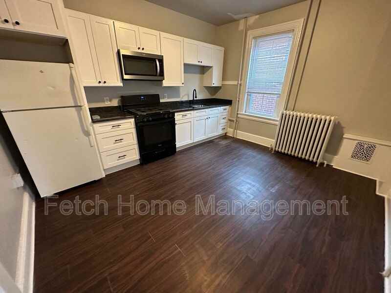 633 Manor St #2 - Photo 7 of 13