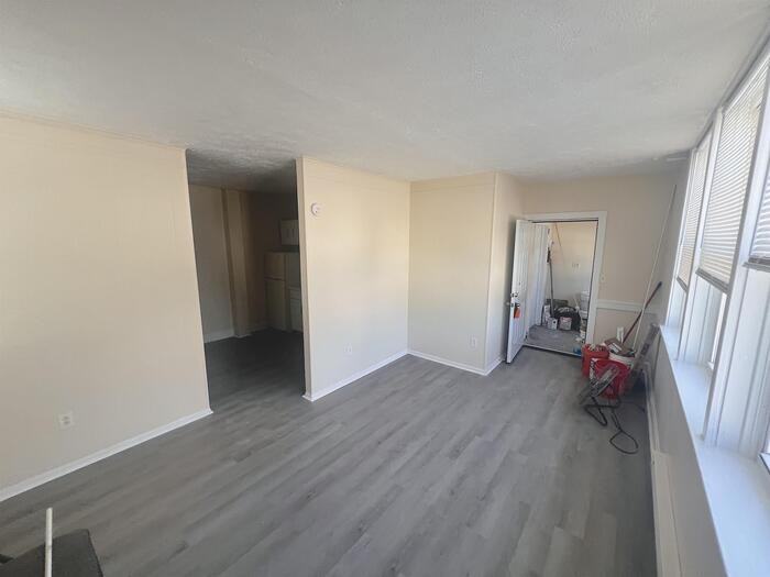 116 W B St #7 - Photo 3 of 10