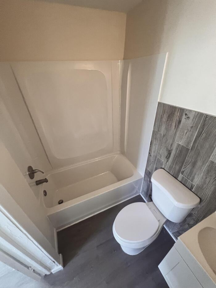116 W B St #7 - Photo 5 of 10