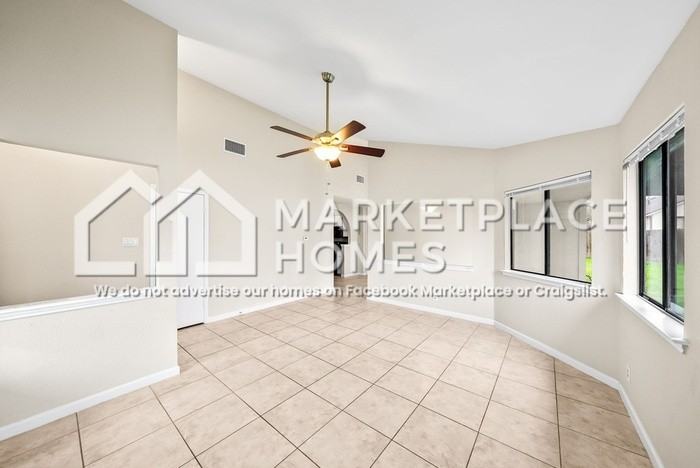 1001 Greenbriar Loop - Photo 5 of 26