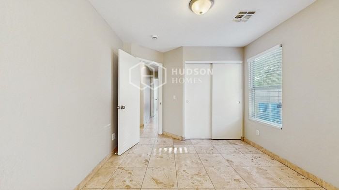 3259 E Kerry Ln - Photo 3 of 27