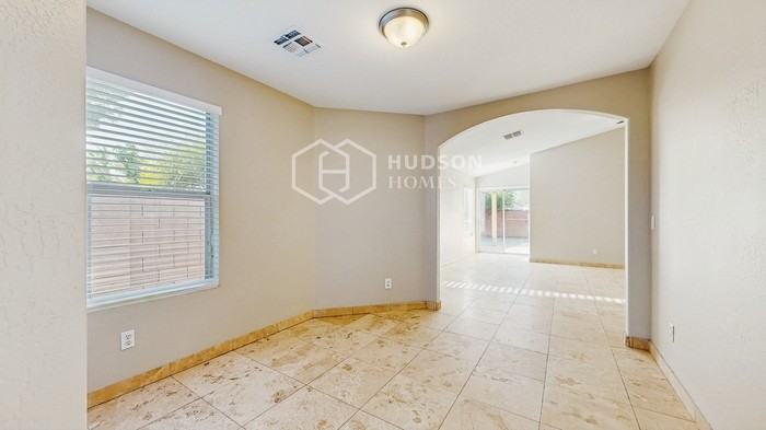 3259 E Kerry Ln - Photo 4 of 27