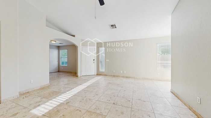 3259 E Kerry Ln - Photo 5 of 27
