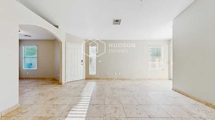 3259 E Kerry Ln - Photo 6 of 27