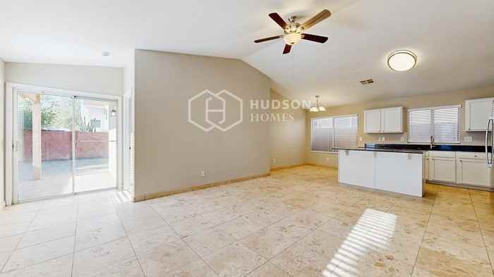 3259 E Kerry Ln - Photo 7 of 27