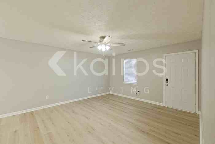 320 Deerpark Dr - Photo 2 of 21