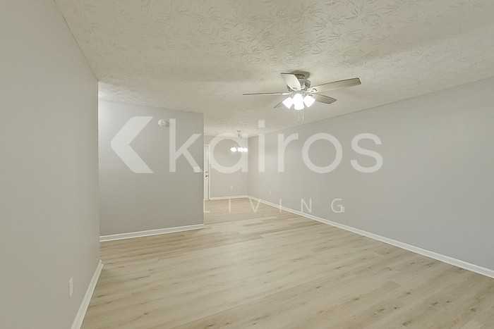 320 Deerpark Dr - Photo 5 of 21