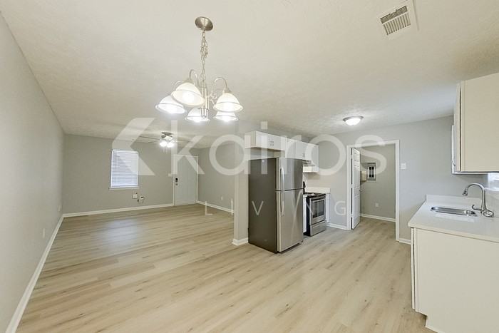 320 Deerpark Dr - Photo 6 of 21