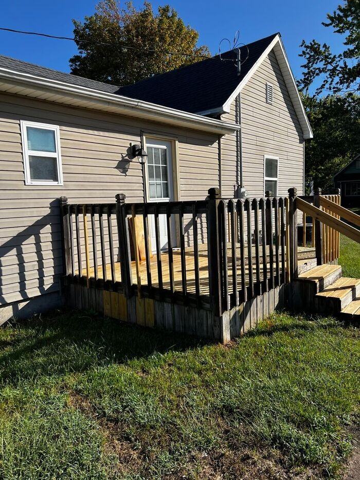 702 N 8th St - Photo 2 of 14