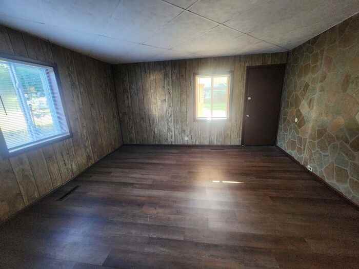 702 N 8th St - Photo 4 of 14