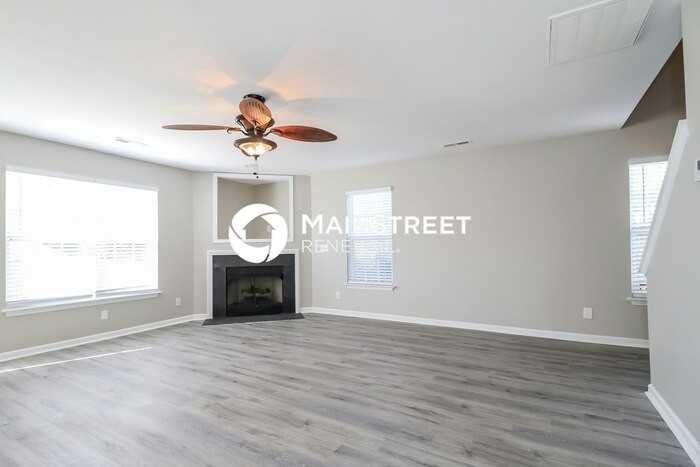 977 Peachtree Meadows Cir - Photo 3 of 17