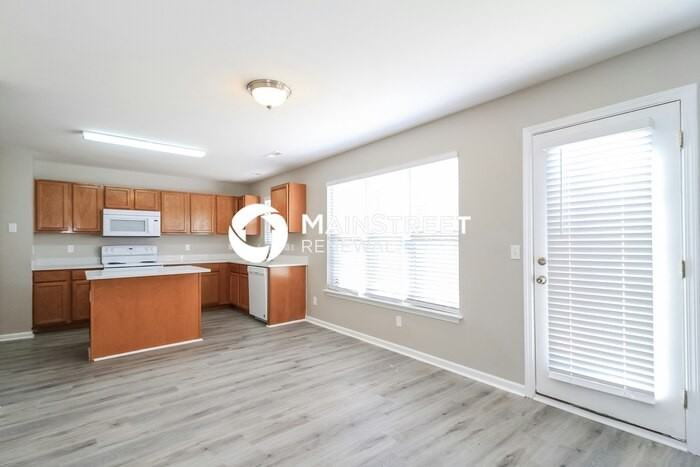 977 Peachtree Meadows Cir - Photo 6 of 17
