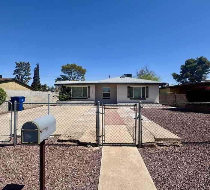 1715 E Miles St - Photo 3 of 22