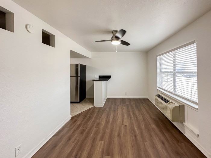 2311 Stella St #124 - Photo 4 of 7