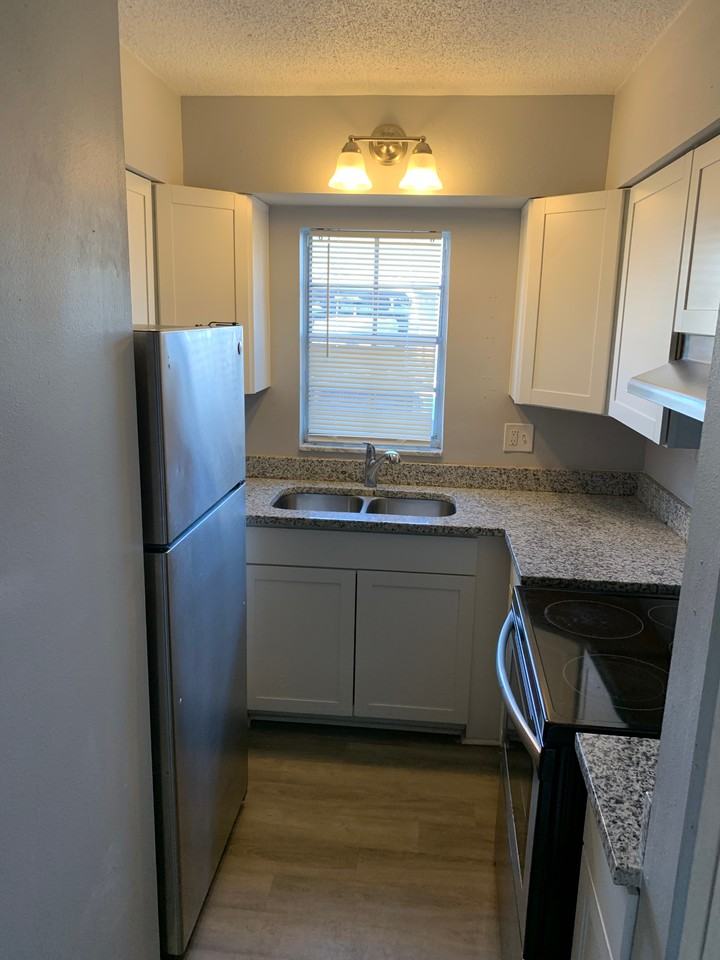 111 Sw Madison Cir N #206 - Photo 2 of 9