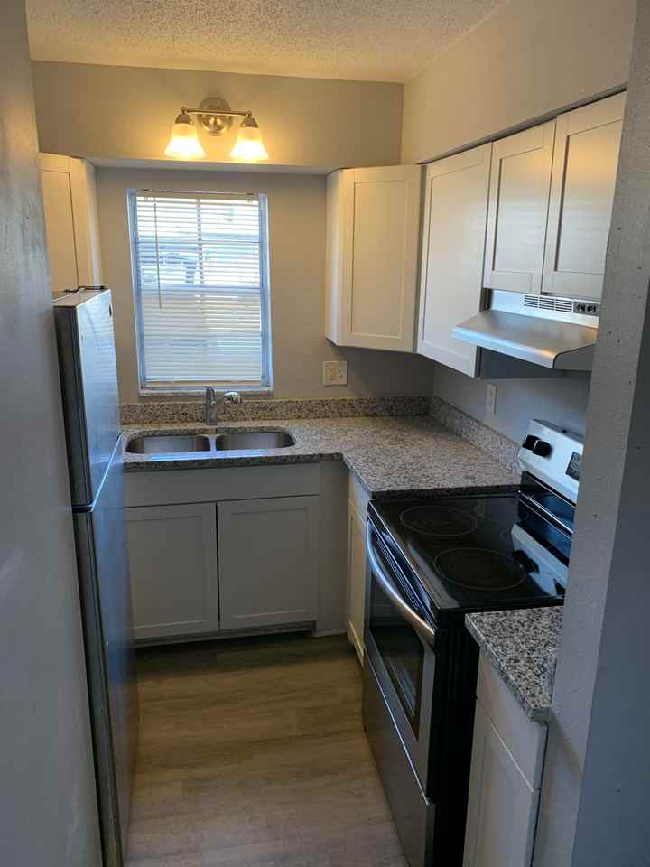 111 Sw Madison Cir N #206 - Photo 5 of 9