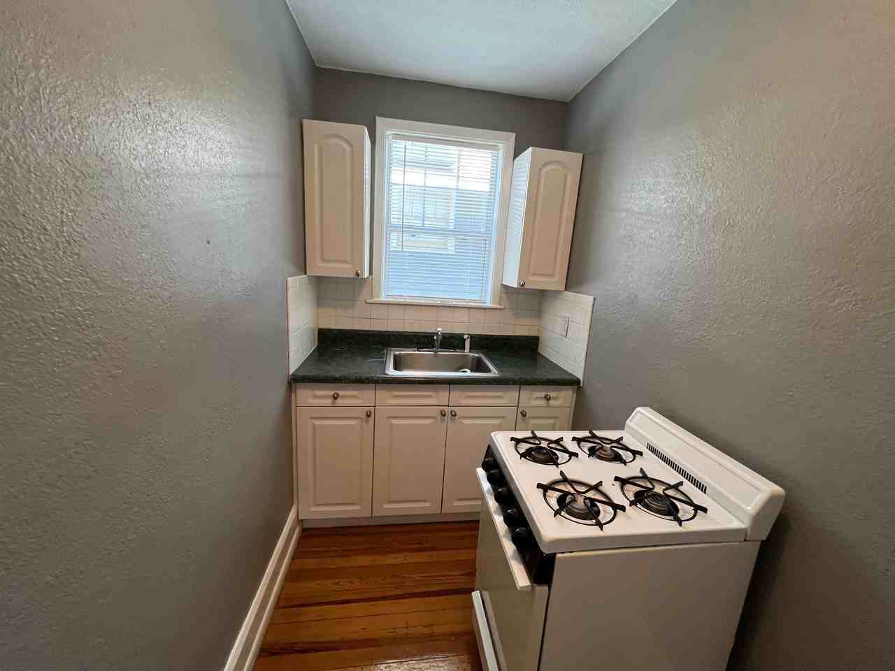 456 13th Ave Ne #9 - Photo 4 of 10