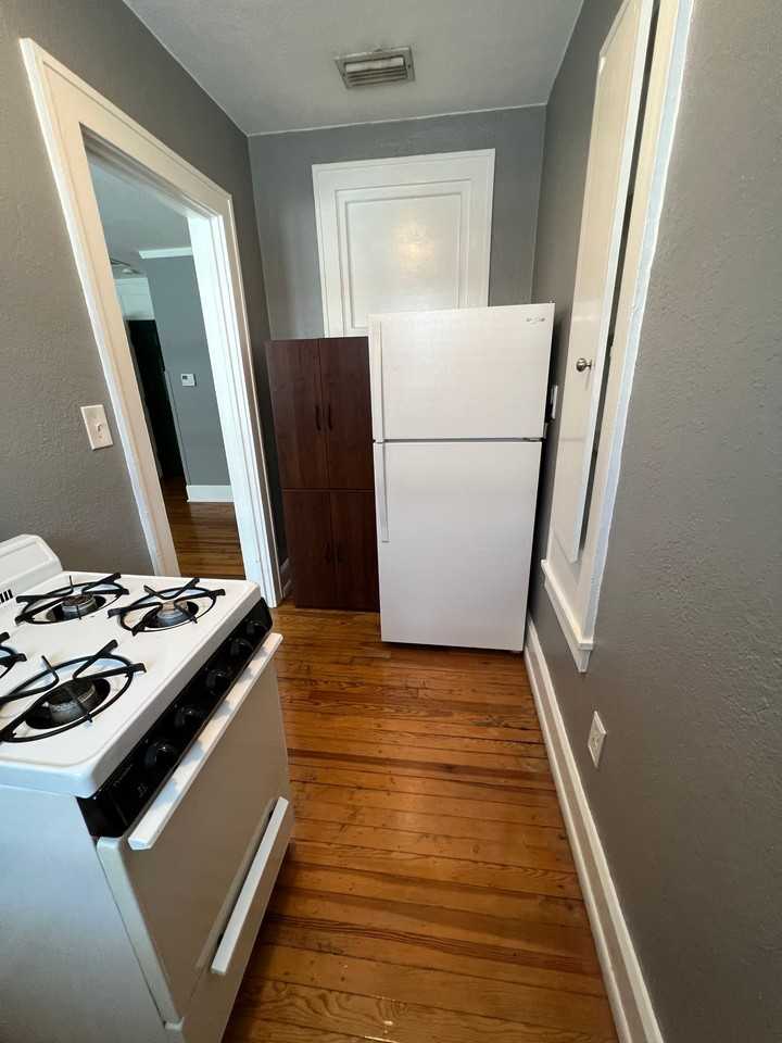 456 13th Ave Ne #9 - Photo 5 of 10
