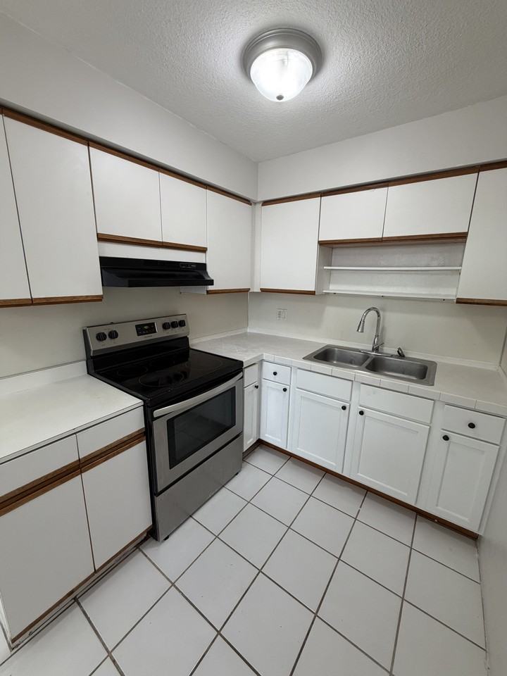 7111 Dartmouth Ave N #2 - Photo 5 of 9