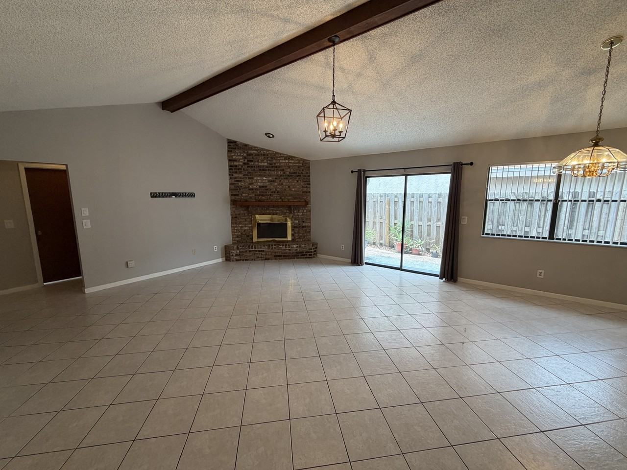 2251 Springwood Cir W - Photo 3 of 17