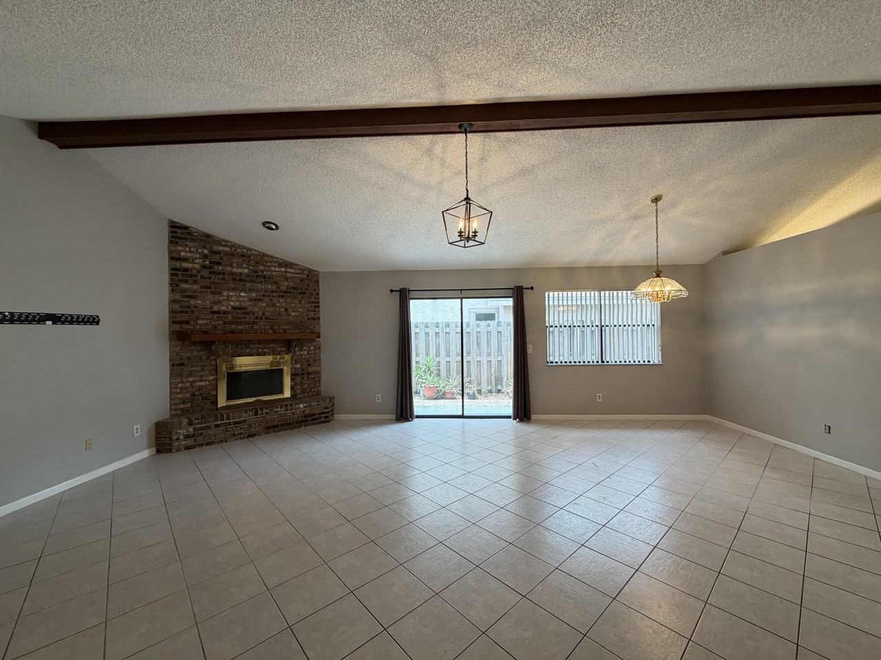 2251 Springwood Cir W - Photo 4 of 17