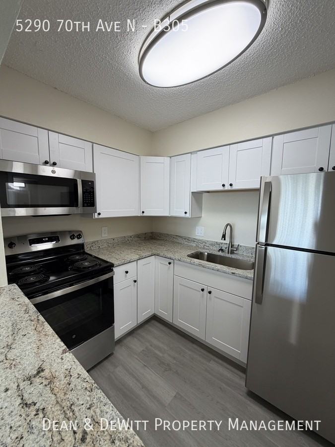 5290 70th Ave N, Pinellas Park, FL 33781 - Photo 4 of 31