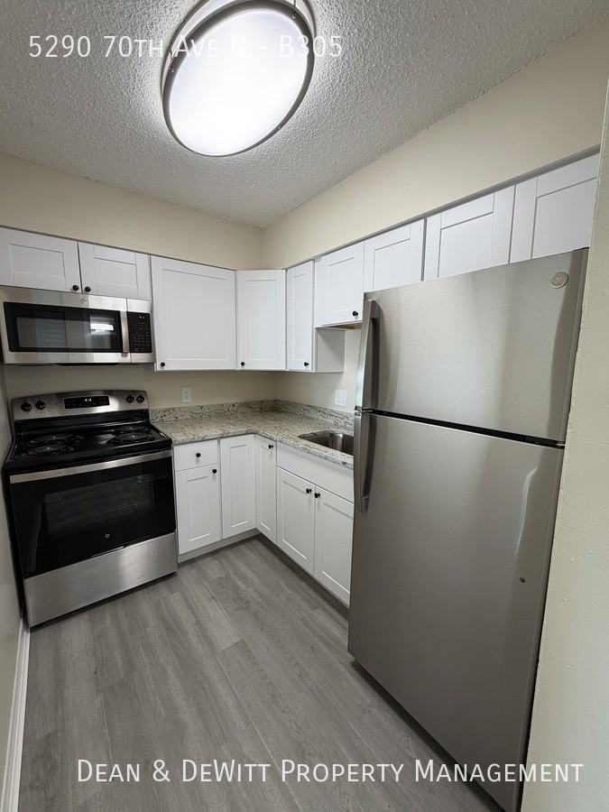 5290 70th Ave N, Pinellas Park, FL 33781 - Photo 5 of 31