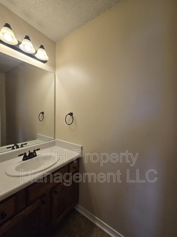 4462 S Elizabeth Ave - Photo 5 of 31