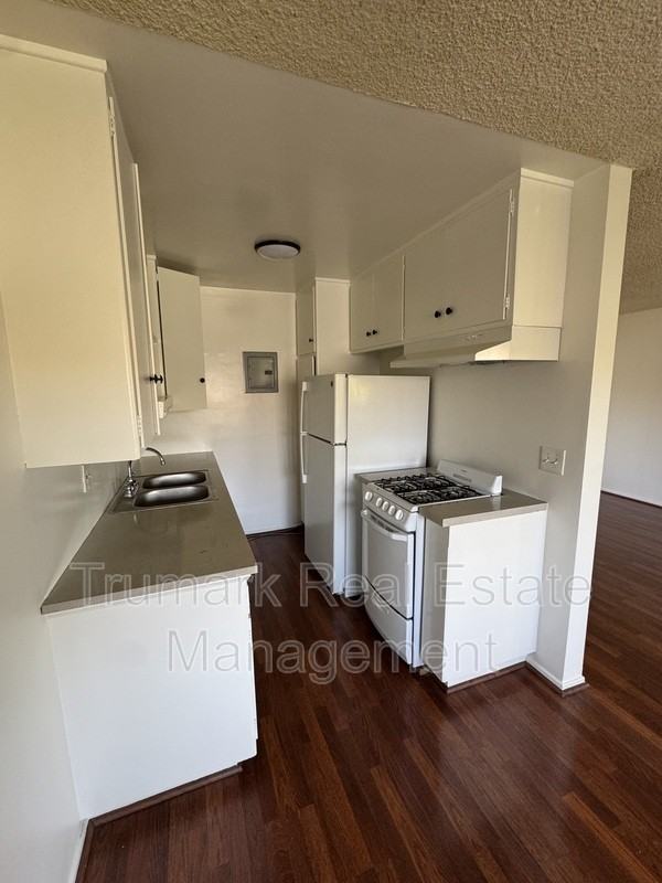 4350 Prospect Ave #6 - Photo 2 of 6