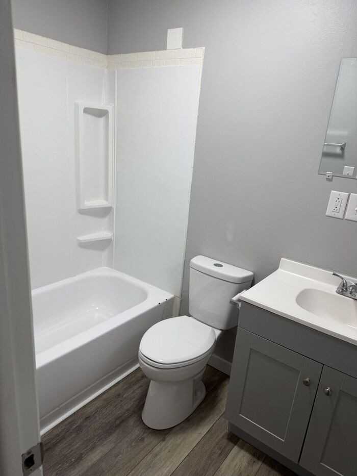 401 S Parkway Dr #401-06 - Photo 3 of 18