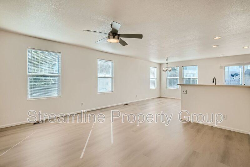5514 Laredo St - Photo 6 of 28