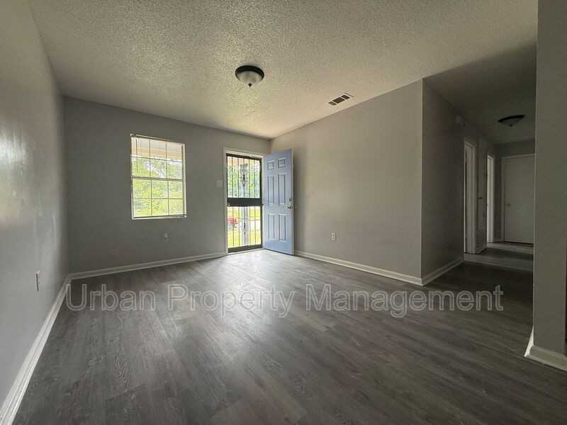 3608 Hicky St - Photo 3 of 9