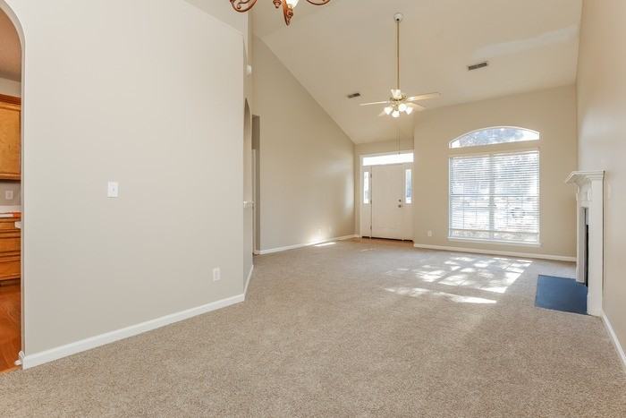 119 Round Table Ln - Photo 4 of 12