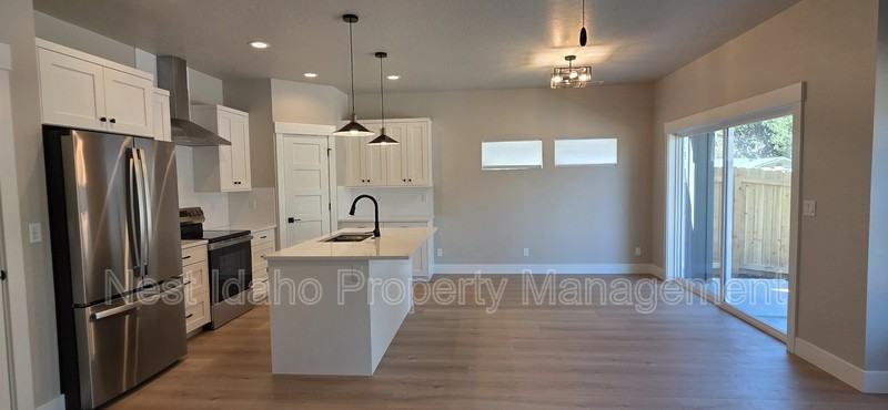 1939 N Danish Ln - Photo 4 of 19