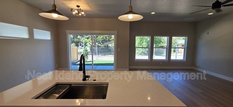1939 N Danish Ln - Photo 6 of 19