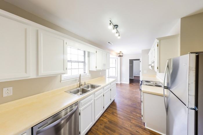 100 Sydney St - Photo 6 of 12