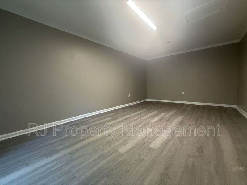 3981 Maynard Dr - Photo 3 of 10