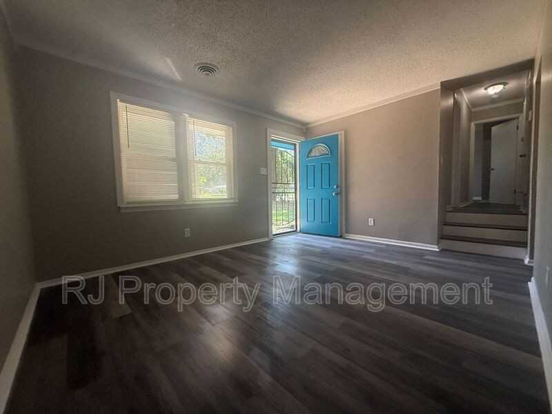 3981 Maynard Dr - Photo 4 of 10