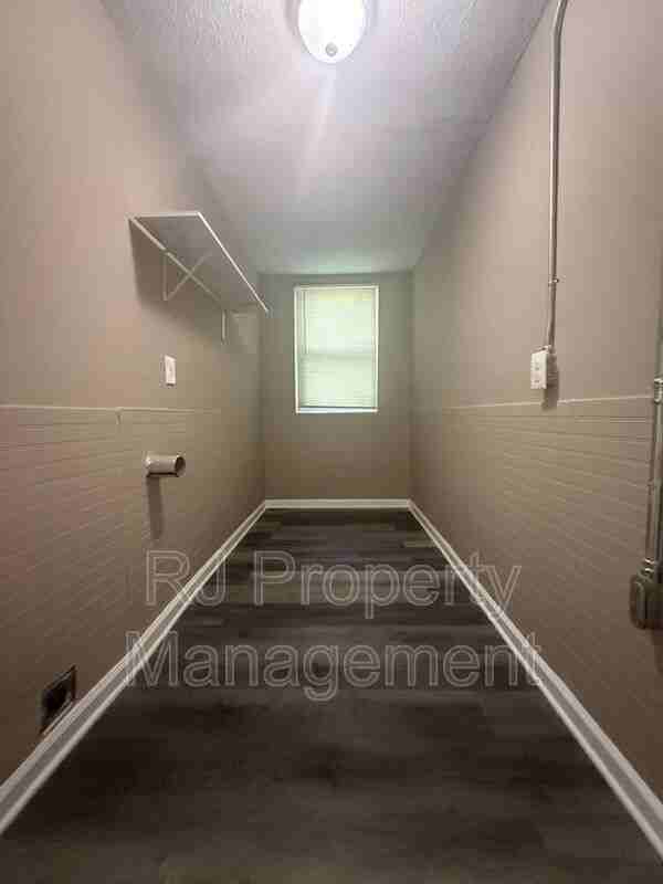 3981 Maynard Dr - Photo 6 of 10