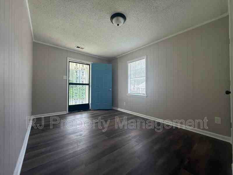 2076 Goff Ave - Photo 2 of 10